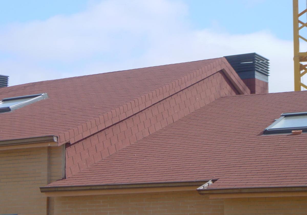 Bardoline Classic barna zsindely családi ház tetején